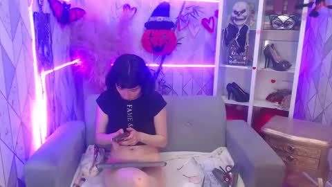 Snapshot of mooncharlotte chatting on October 20, 6:11 pm Charlotte online show from October 20, 6:11 pm