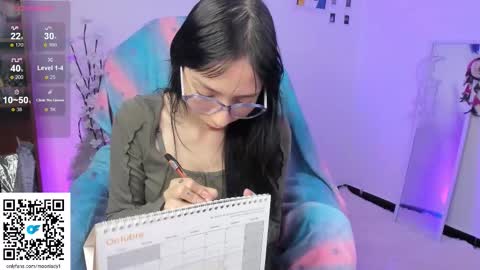 Snapshot of moonlady_ chatting on October 2, 1:32 am MOON online show from October 2, 1:32 am