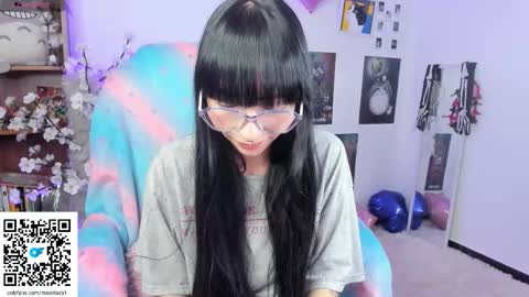 MOON  online show from November 7, 11:09 pm