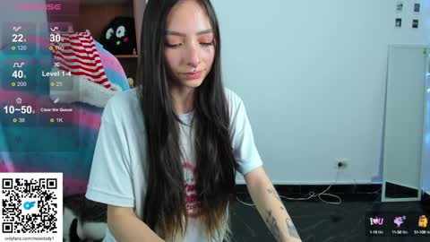 Snapshot of moonlady_ chatting on December 18, 10:35 pm MOON online show from December 18, 10:35 pm