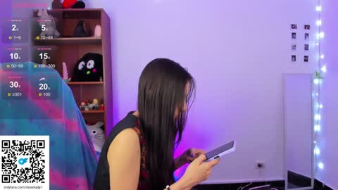 Snapshot of moonlady_ chatting on December 7, 9:11 pm MOON online show from December 7, 9:11 pm