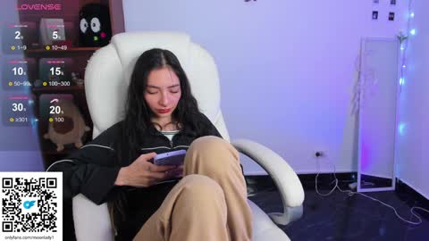 Snapshot of moonlady_ chatting on January 23, 2:55 am MOON online show from January 23, 2:55 am