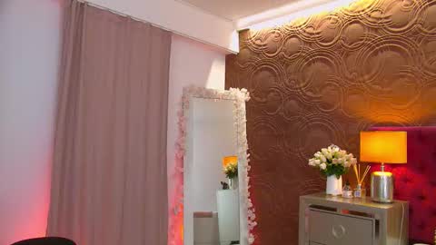 Snapshot of moonligt_iris chatting on September 18, 4:55 am moonligt_iris online show from September 18, 4:55 am