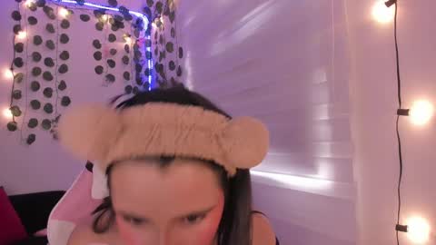 Snapshot of moonliight__ chatting on December 4, 6:50 pm moonliight__ online show from December 4, 6:50 pm