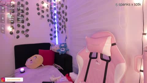 Snapshot of moonliight__ chatting on January 2, 11:38 pm moonliight__ online show from January 2, 11:38 pm