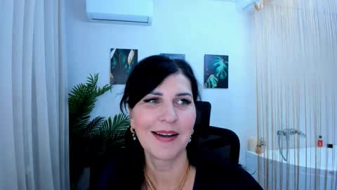 Ask me  online show from November 27, 3:42 am