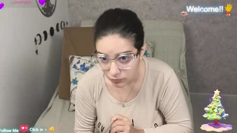 Snapshot of moonwoman_ chatting on December 22, 2:28 am Moon Woman online show from December 22, 2:28 am