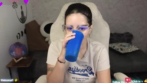 Snapshot of moonwoman_ chatting on February 17, 4:09 am Moon Woman online show from February 17, 4:09 am