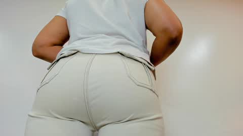 Snapshot of moxa_hot chatting on January 4, 1:53 pm moxa hot online show from January 4, 1:53 pm