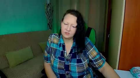 Snapshot of mrs___milf chatting on October 2, 8:08 am mrs milf online show from October 2, 8:08 am
