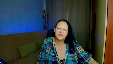 Snapshot of mrs___milf chatting on October 16, 7:11 am mrs milf online show from October 16, 7:11 am