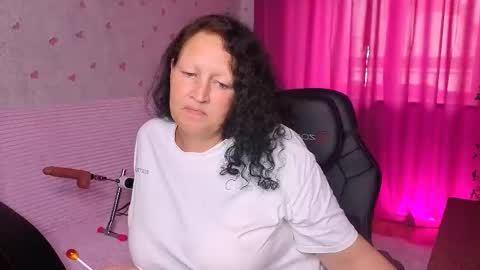 Snapshot of mrs___milf chatting on September 22, 9:08 am mrs milf online show from September 22, 9:08 am