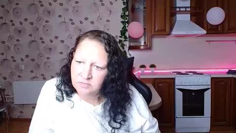 Snapshot of mrs___milf chatting on September 21, 8:57 am mrs milf online show from September 21, 8:57 am