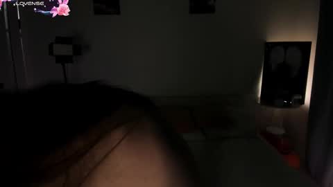 Mia online show from November 18, 7:15 pm