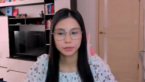 ms_emily_ online show from June 11, 11:51 am