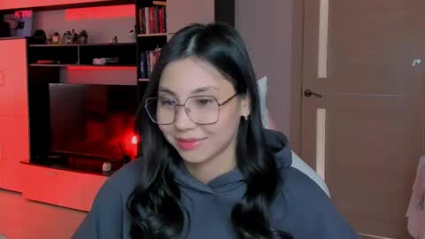 ms_emily_ online show from April 23, 11:17 am