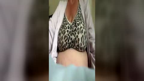 msbigtits69 online show from June 14, 6:41 pm