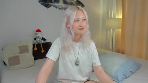 Mia online show from August 6, 12:01 pm