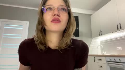 Amlie online show from November 11, 1:23 am