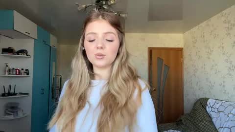 Anna online show from April 22, 6:21 am