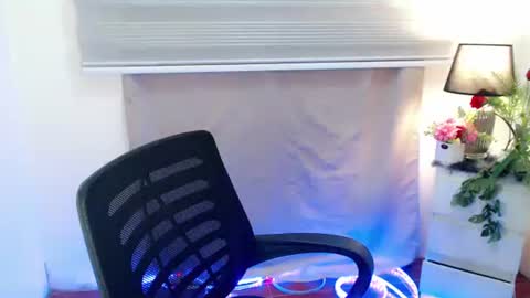 Krestine Mae online show from November 22, 3:09 am