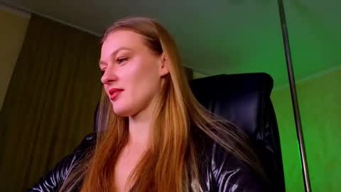 mysticvenus_ online show from February 12, 3:14 pm