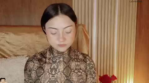 naamah_b online show from July 25, 3:19 pm