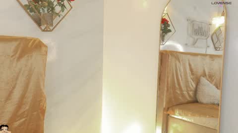 naamah_b online show from May 1, 2:42 pm