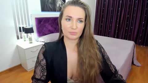 NadinGracefull online show from October 11, 8:00 pm