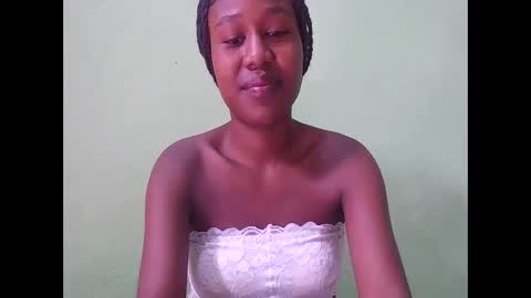 nah296652 online show from May 2, 6:28 am