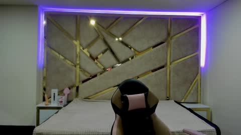 Snapshot of nahia_low chatting on February 19, 2:55 am  Valeria  online show from February 19, 2:55 am