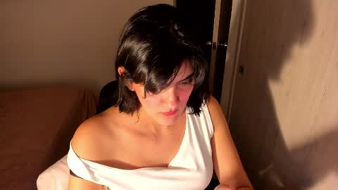 independent model online show from July 4, 3:24 am