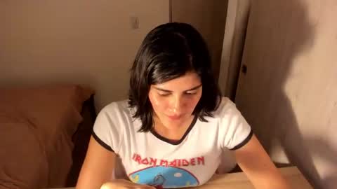 independent model online show from June 25, 5:23 am