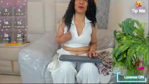 Nahomi Dominique online show from August 3, 2:34 pm