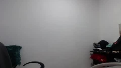 naiakit18 online show from January 26, 6:59 am