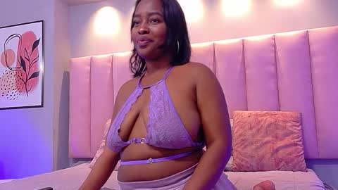 naiaramasson_ online show from November 1, 12:53 pm