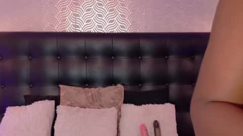 Snapshot of naiaramasson_ chatting on September 12, 2:46 pm naiaramasson_ online show from September 12, 2:46 pm