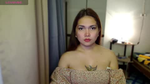 Snapshot of naisha143 chatting on October 6, 10:03 pm MARY MAE online show from October 6, 10:03 pm