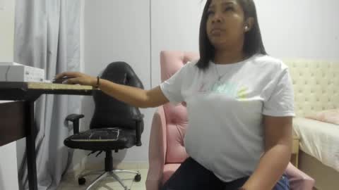 Snapshot of nami_sam chatting on December 6, 12:27 pm nami_sam online show from December 6, 12:27 pm