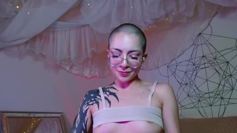 Alma  Maria online show from February 13, 8:17 am