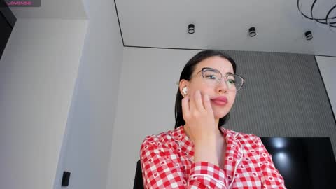 Naomi online show from December 19, 8:24 am