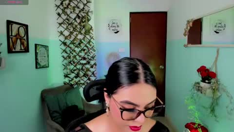 naomi_aniston online show from June 9, 2:05 pm