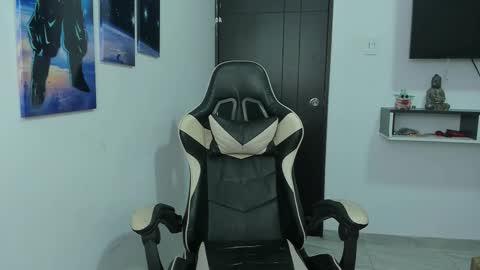 naomi_berckley online show from October 4, 7:47 am