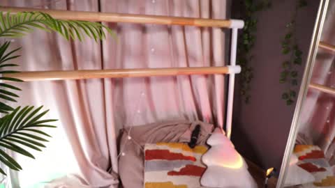 naomi_hotterr online show from June 5, 6:52 am