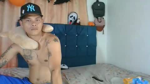 Snapshot of naomi_sweet420 chatting on October 17, 11:30 pm Mia online show from October 17, 11:30 pm