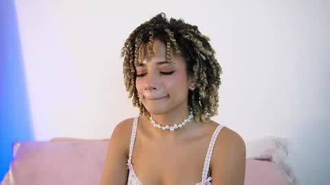naomidawson online show from June 3, 10:37 pm