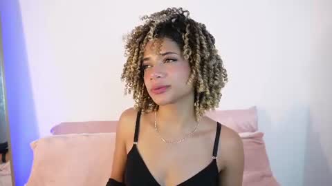 naomidawson online show from June 10, 11:58 pm
