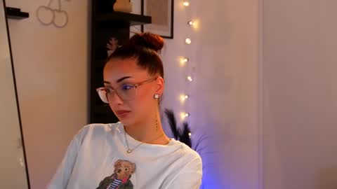 naomii_20 online show from November 7, 2:55 pm