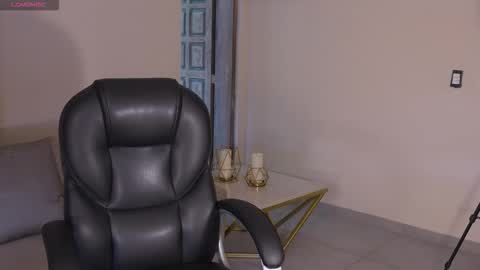 Naomi online show from December 19, 1:58 pm