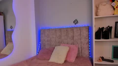 Laura  online show from June 17, 3:02 pm
